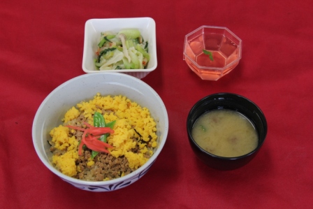 給食　２色丼